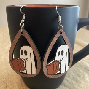 Trick or treating ghost earrings